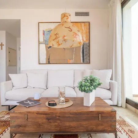 Sanders - Great Two-bedroom With Terrace *