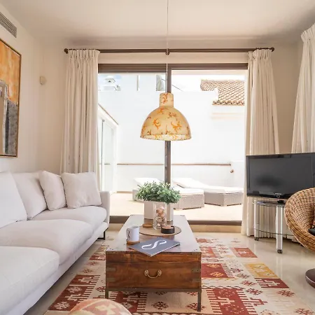 Sanders - Great Two-bedroom With Terrace