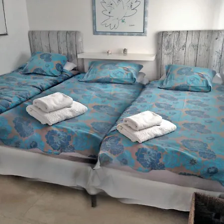 Sanders - Great Two-bedroom With Terrace